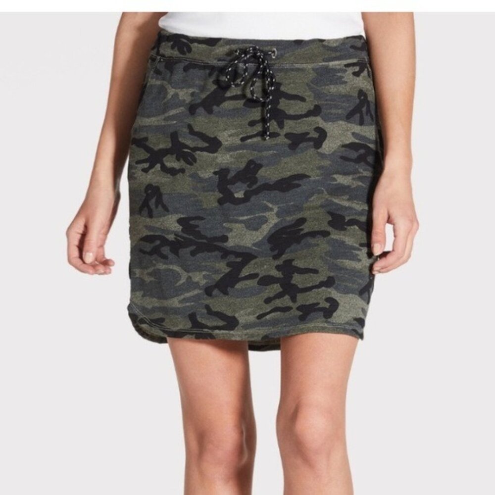 Sundry Camo Knit Mini Skirt in Green